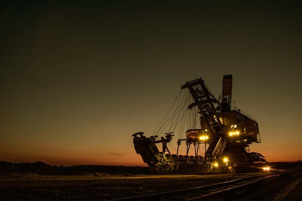 mining-excavator-1736289_960_720-1526385275092.jpg