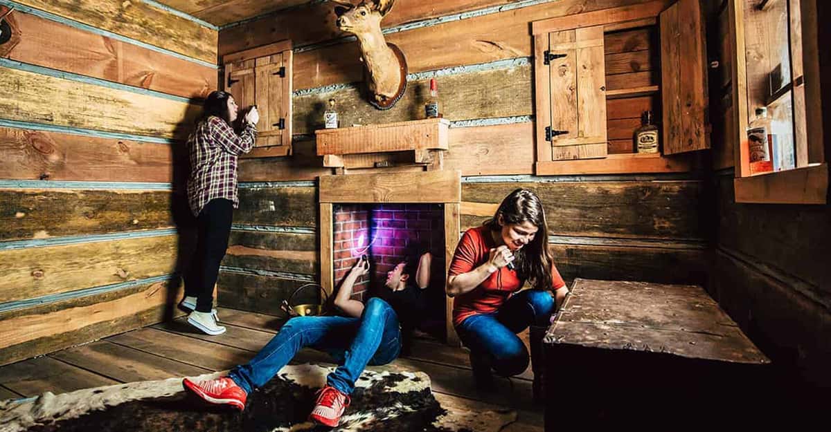 Escape Room Employees Share The Weirdest Things They've Witnessed People Do While Trying To Escape