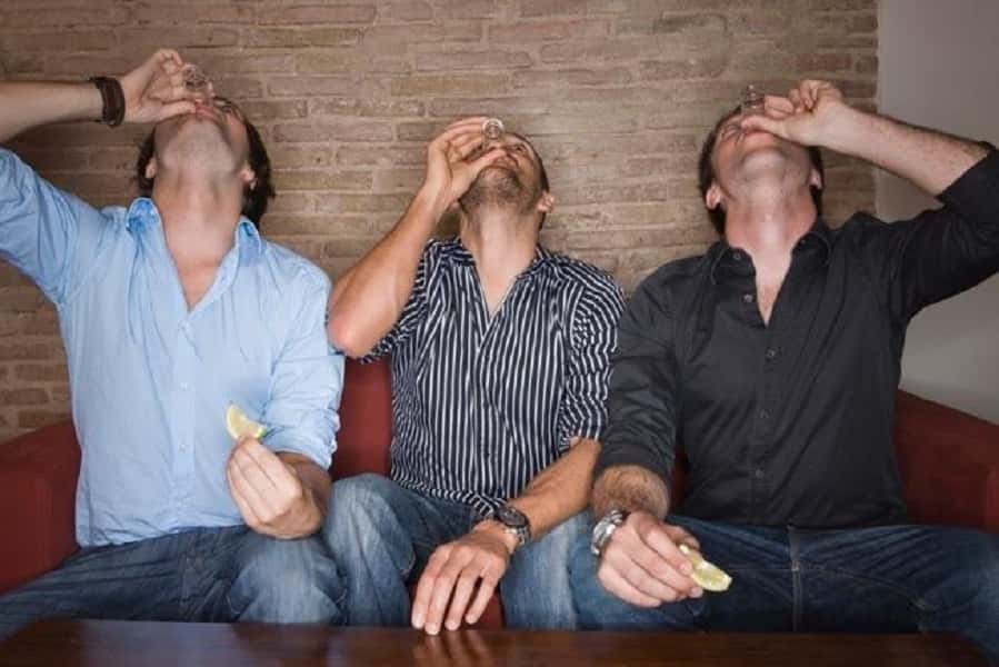 tricks-to-drinking-as-much-as-you-want-without-throwing-up3-1451570132-1530322472227.jpg