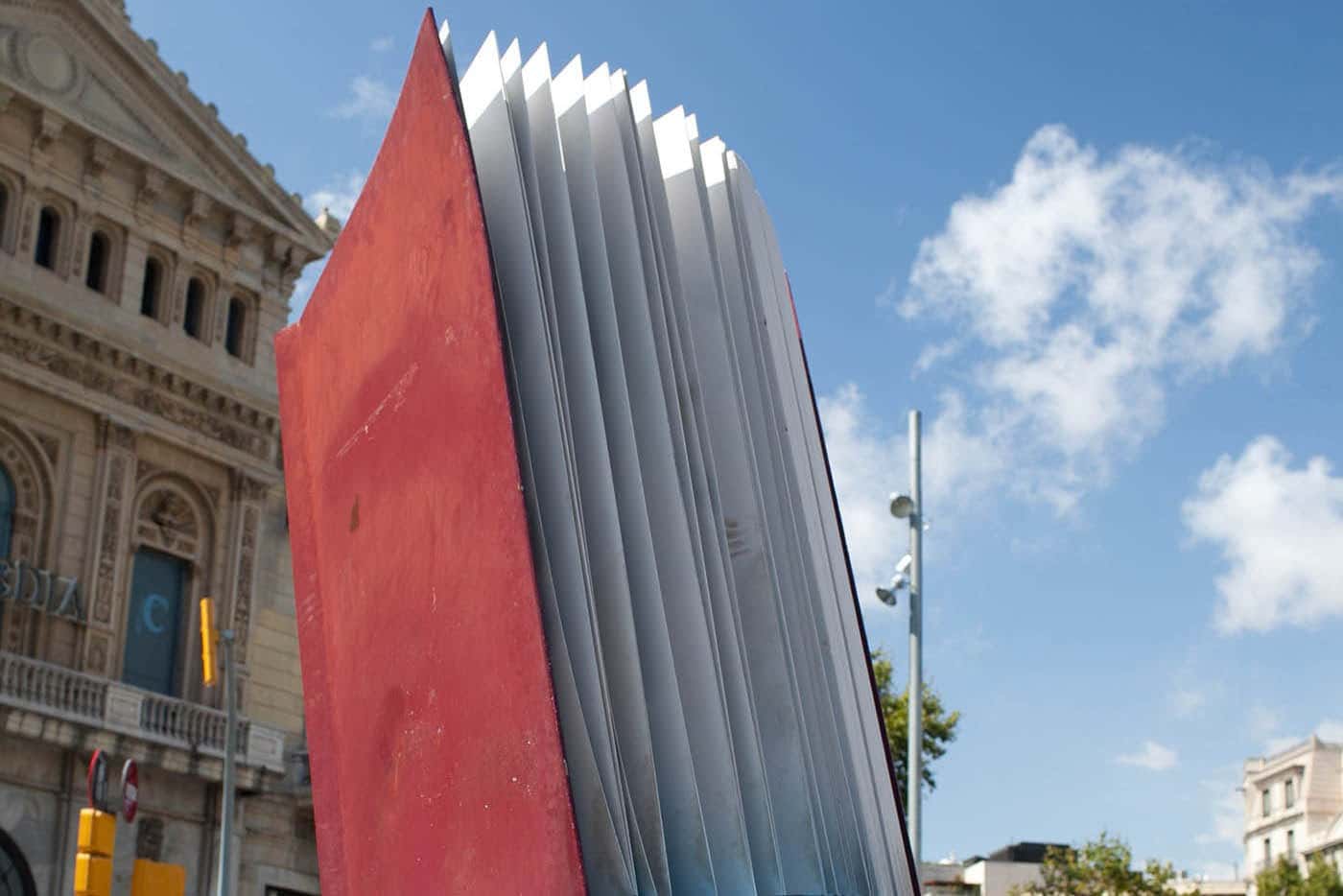 giant-book-statue-barcelona-spain-header-1535289144032.jpg