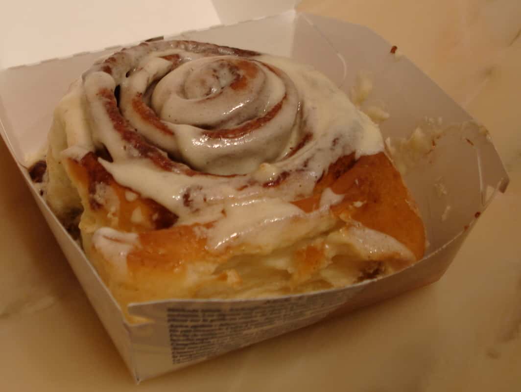 cinnamon_roll-cinnabon-1538857288334.jpg