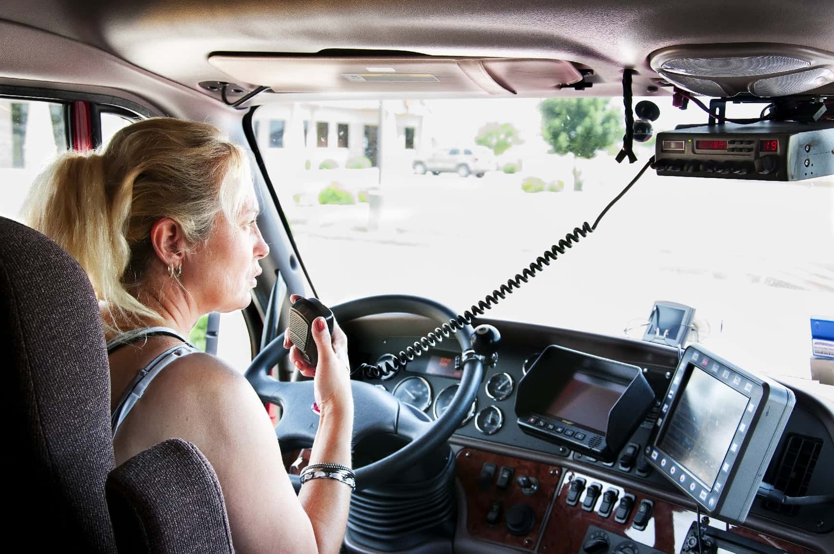 female-truck-driver-1536115487359.jpg