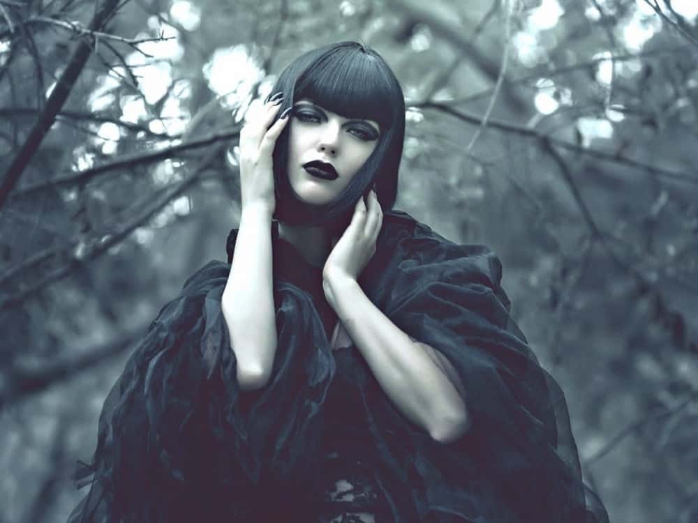 gothic-women-egalitarianism-within-goth-scene-1320x990-1536117694530.jpg