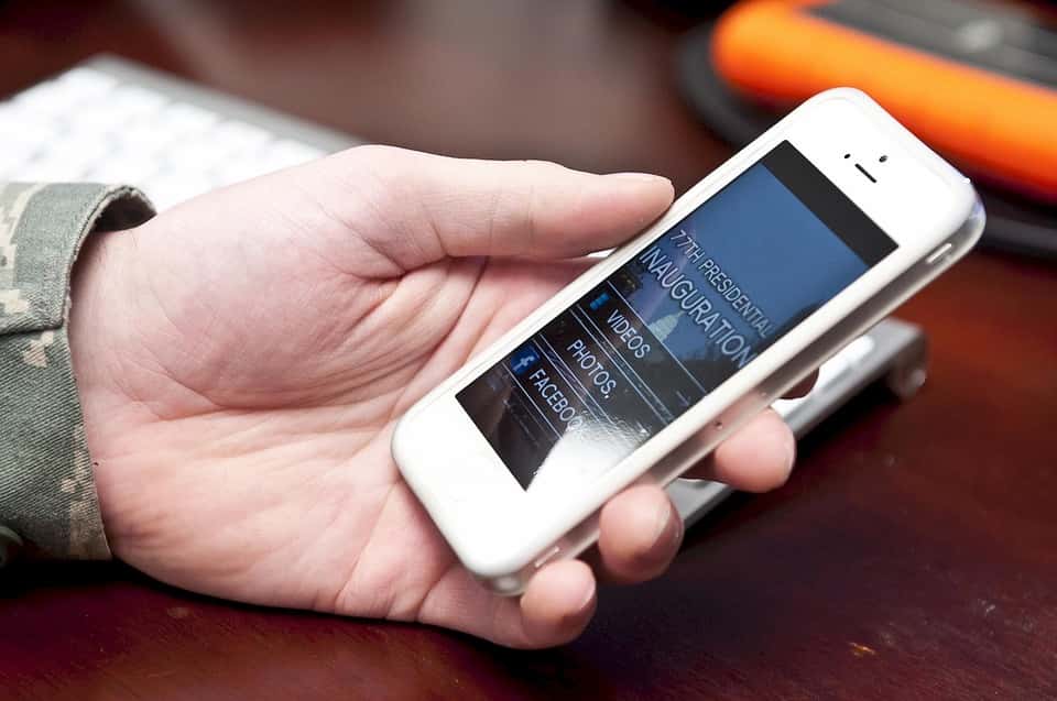 cell-phone-1253244_960_720-1544156335907.jpg