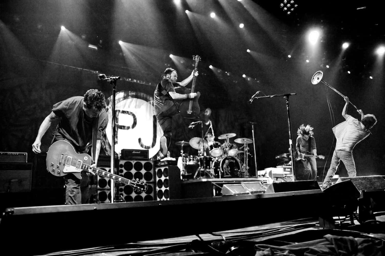 pearljam_live_bw-1541708480865.jpg