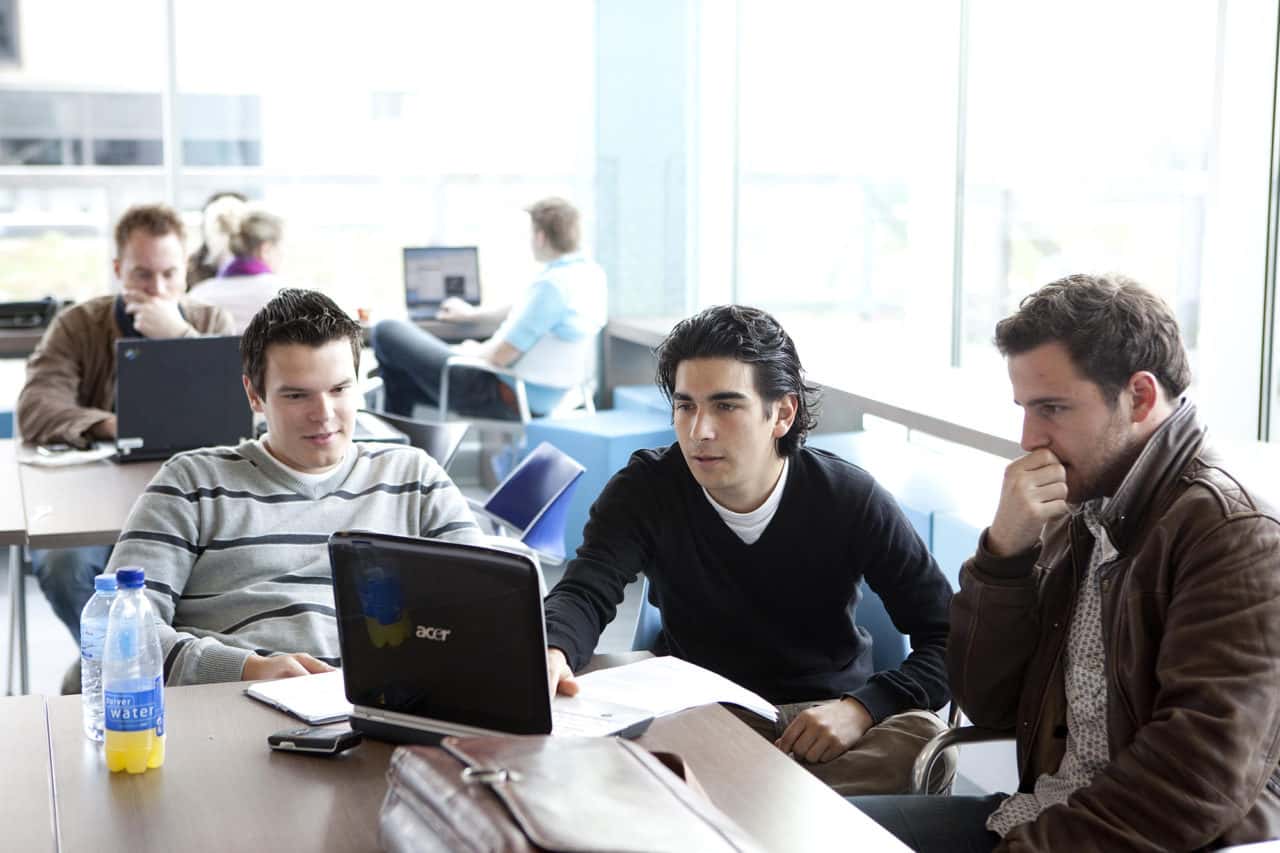 studenten-werken-samen-campus-1280x853-1541709406034.jpg