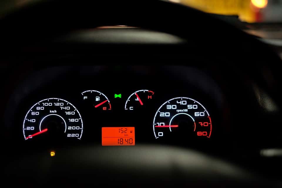 car-dashboard-2667434_960_720-1542142639971.jpg