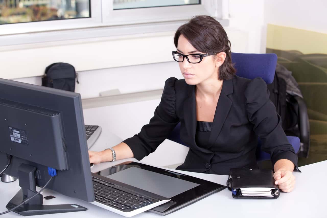 computer-writing-work-girl-woman-sitting-1387415-pxhere-com-1542134504725.jpg