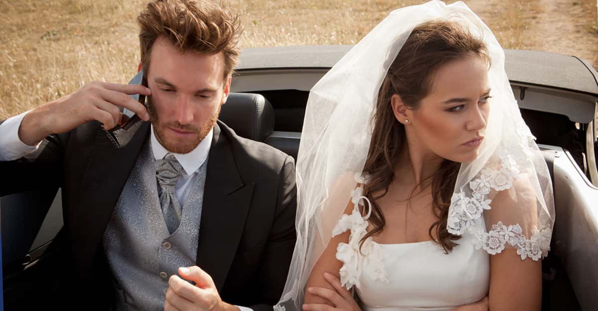 People Share What Happened At A Wedding That Signaled Divorce Was Fast Approaching