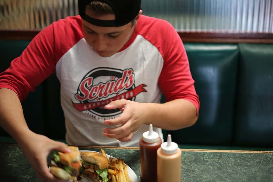fast-food-445581_960_720-1542091457112.jpg