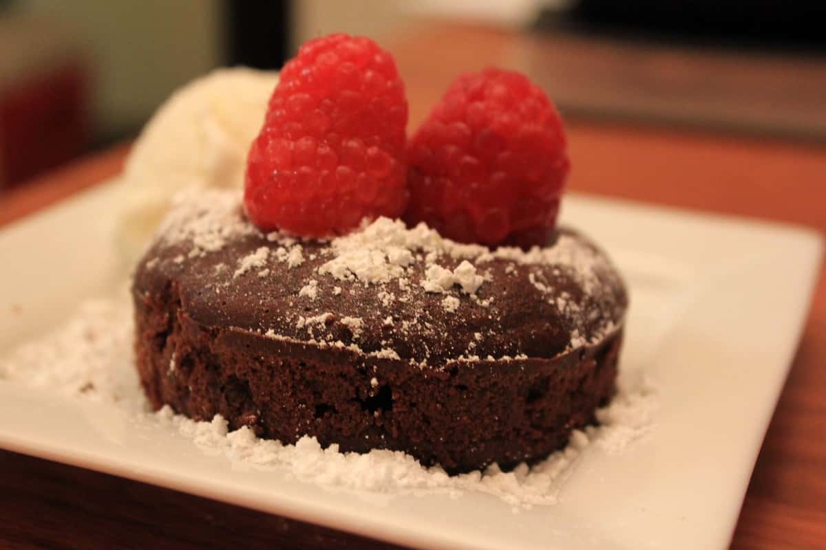food-lava-cake-with-raspberries-1542076226865.jpg