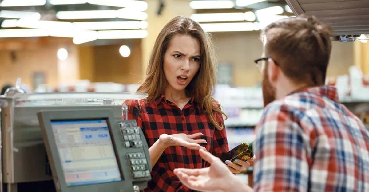 Retail Workers Share The Desperate Scams Customers Have Tried To Pull