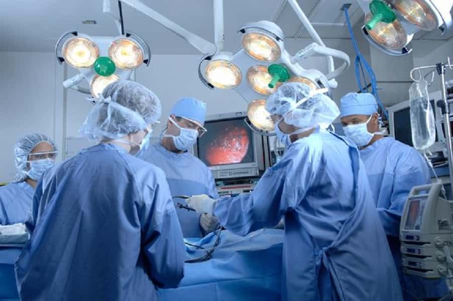 surgeons-operating-on-patient-1535379444484.jpg