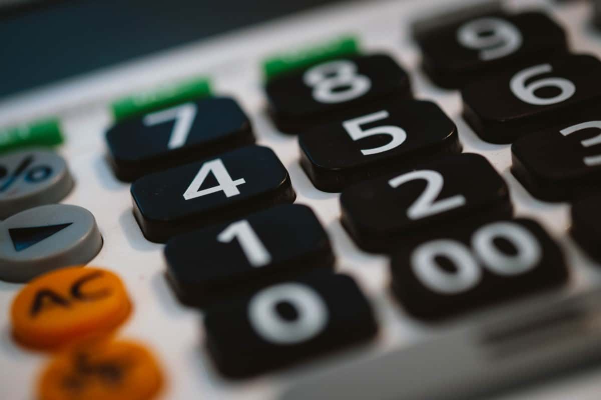 calculator_business_office_accounting_finance_close_up_financial_money-7145-1552414384072.jpg