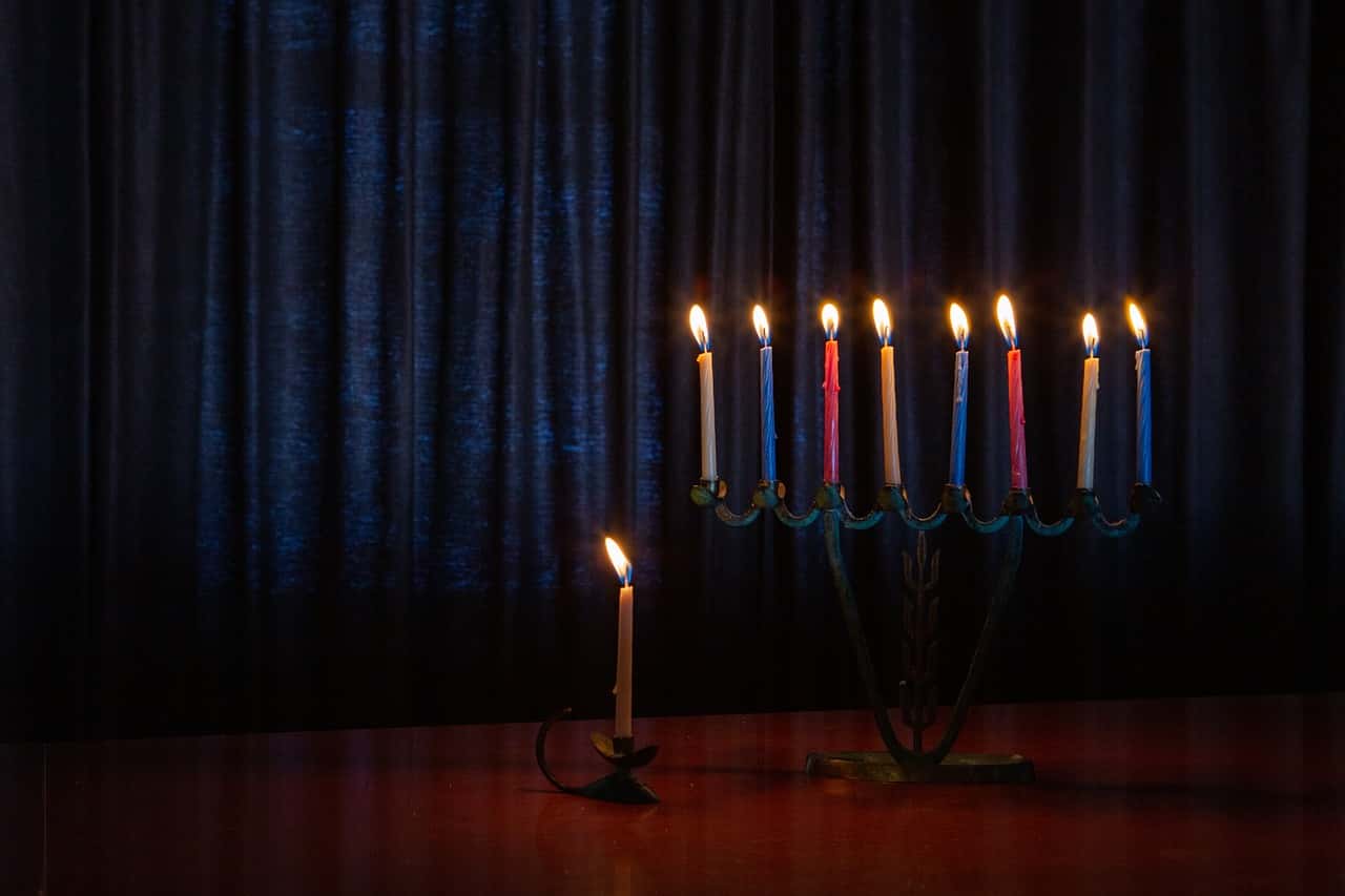 hannukah-3856149_1280-1547077338440.jpg