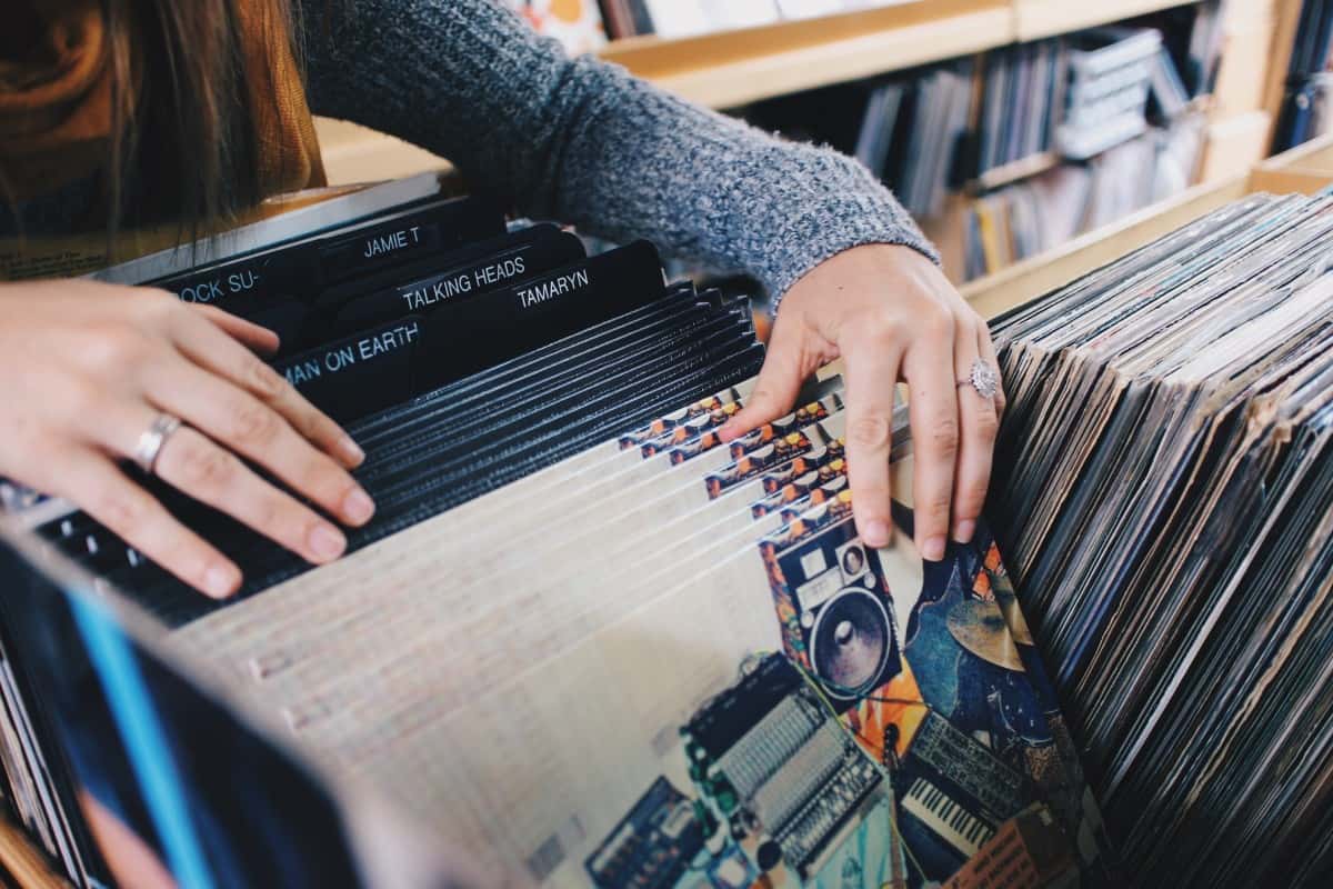 vinyl_records_store_shopping_retro_music_audio_album_rock-684576-1552431654336.jpg