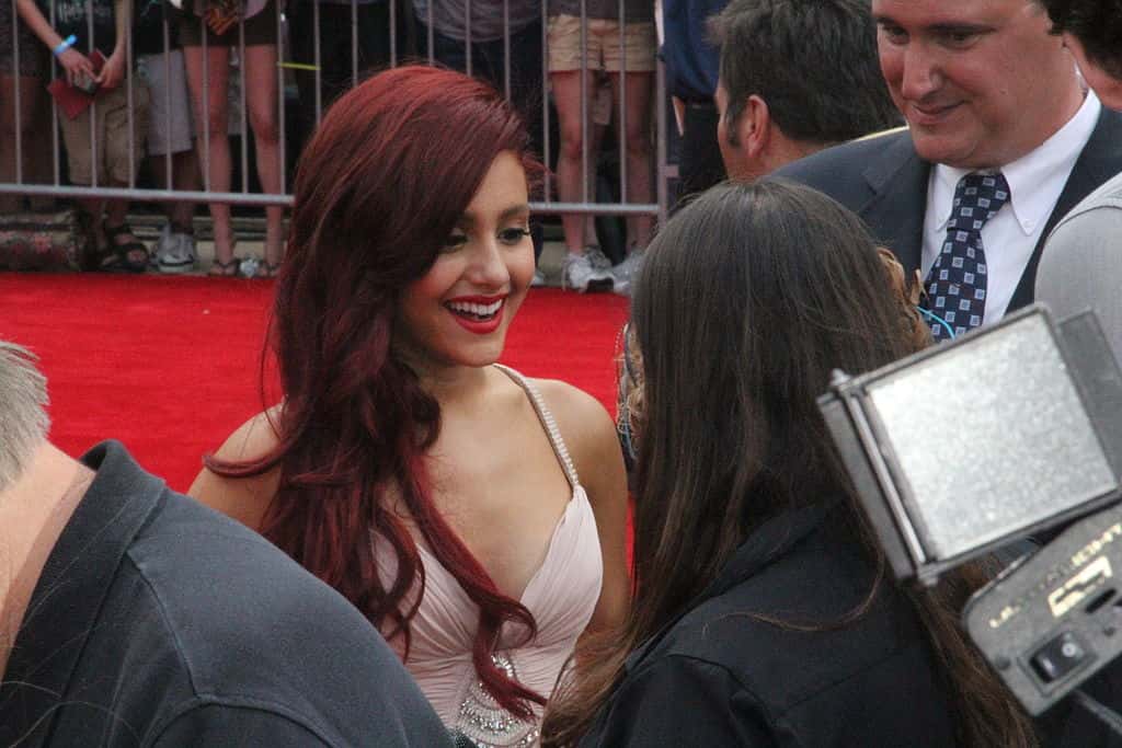 1024px-ariana_grande_-_avery_fisher_hall-lincoln_center-1553071431561.jpg