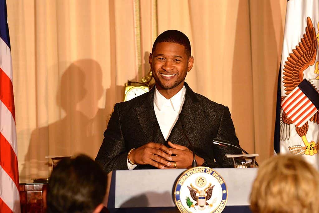 american_artist_usher_delivers_remarks_at_the_2015_kennedy_center_honors_di-1553070903391.jpg
