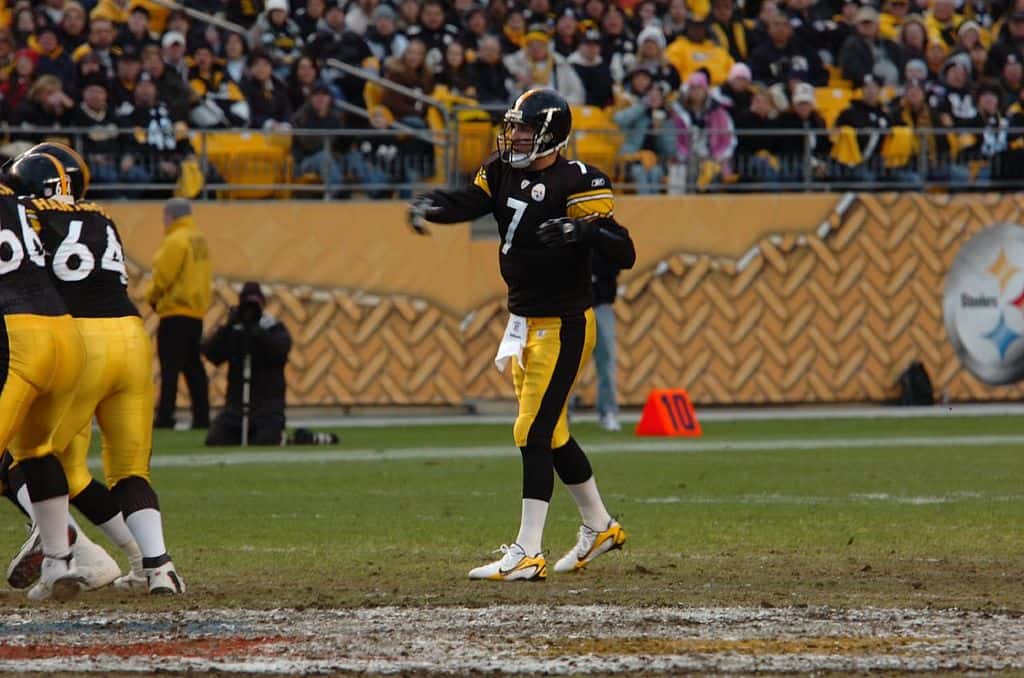 1024px-ben_roethlisberger_pass_2006-1555534423964.jpg