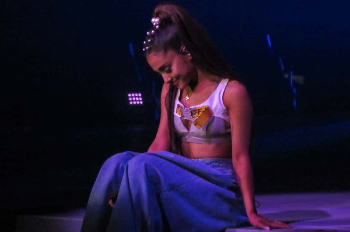 ariana_grande_performing_thinking_bout_you-1555531013160.jpg