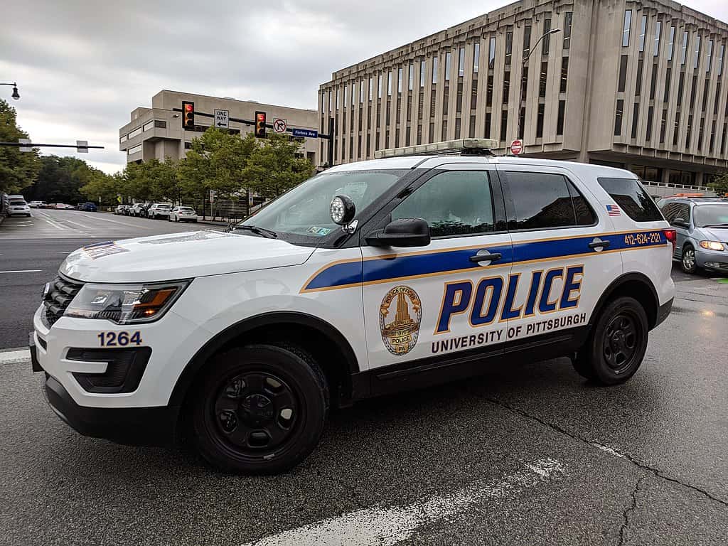 1024px-university_of_pittsburgh_police_cruisers-1560245545288.jpg