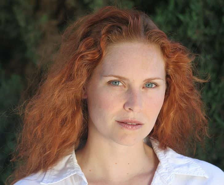 728px-woman_redhead_natural_portrait_1-1556900324910.jpg