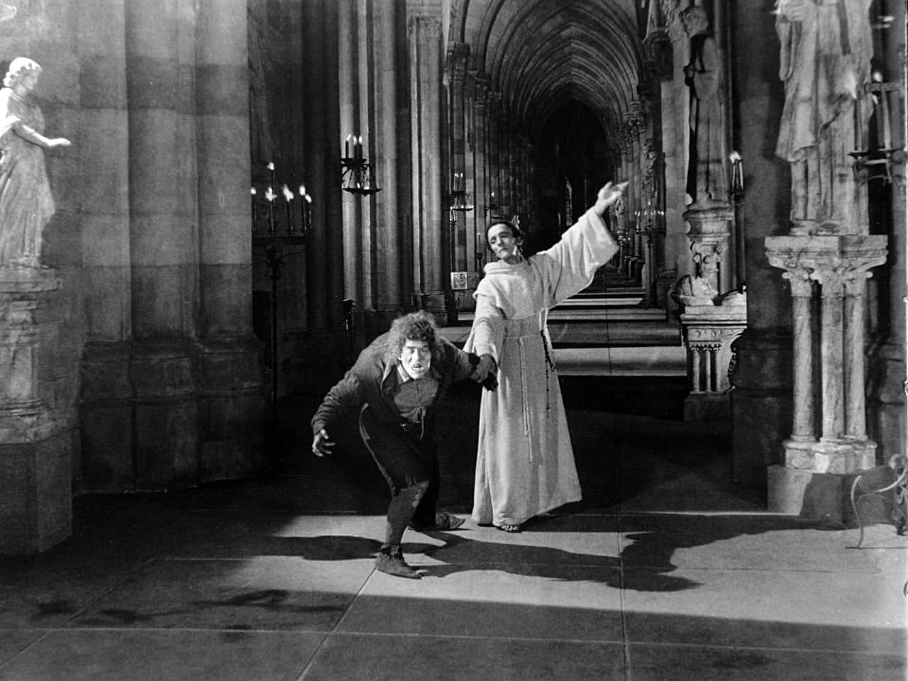hunchback_-notre_dame_1923-1542822331858.jpg