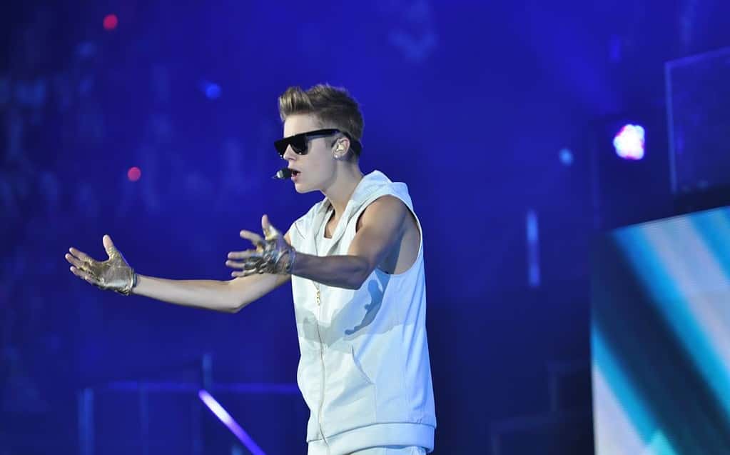 1024px-justin_bieber_-dsc_0449-10-20-12_-8107441037--1561611779760.jpg