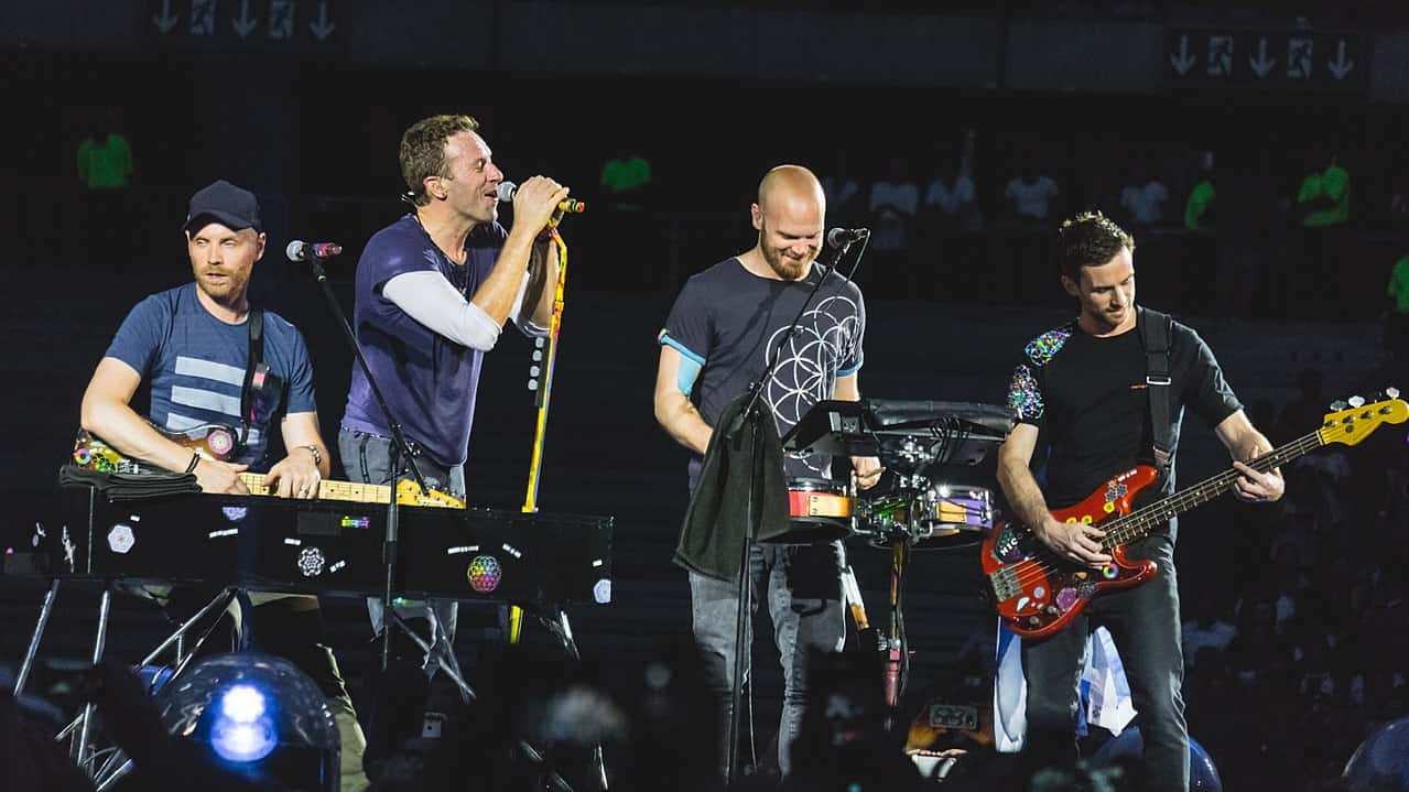 1280px-coldplayparis160717-7_-35938478112--1558601273846.jpg