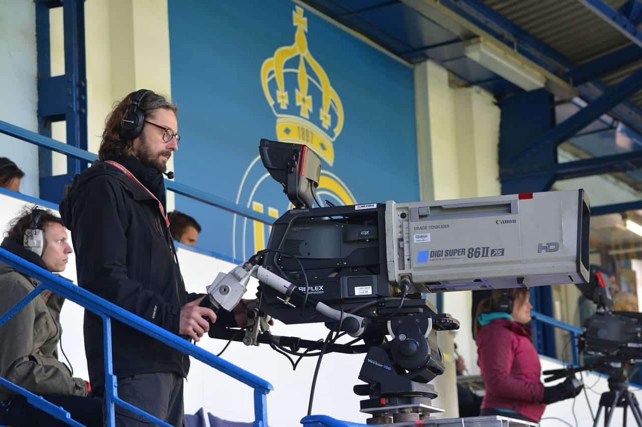 camera-cameraman-1355487_1280-1562090014846.jpg