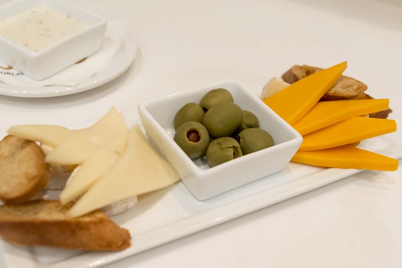 cheese-plate-1179400_1280-1561398903368.jpg