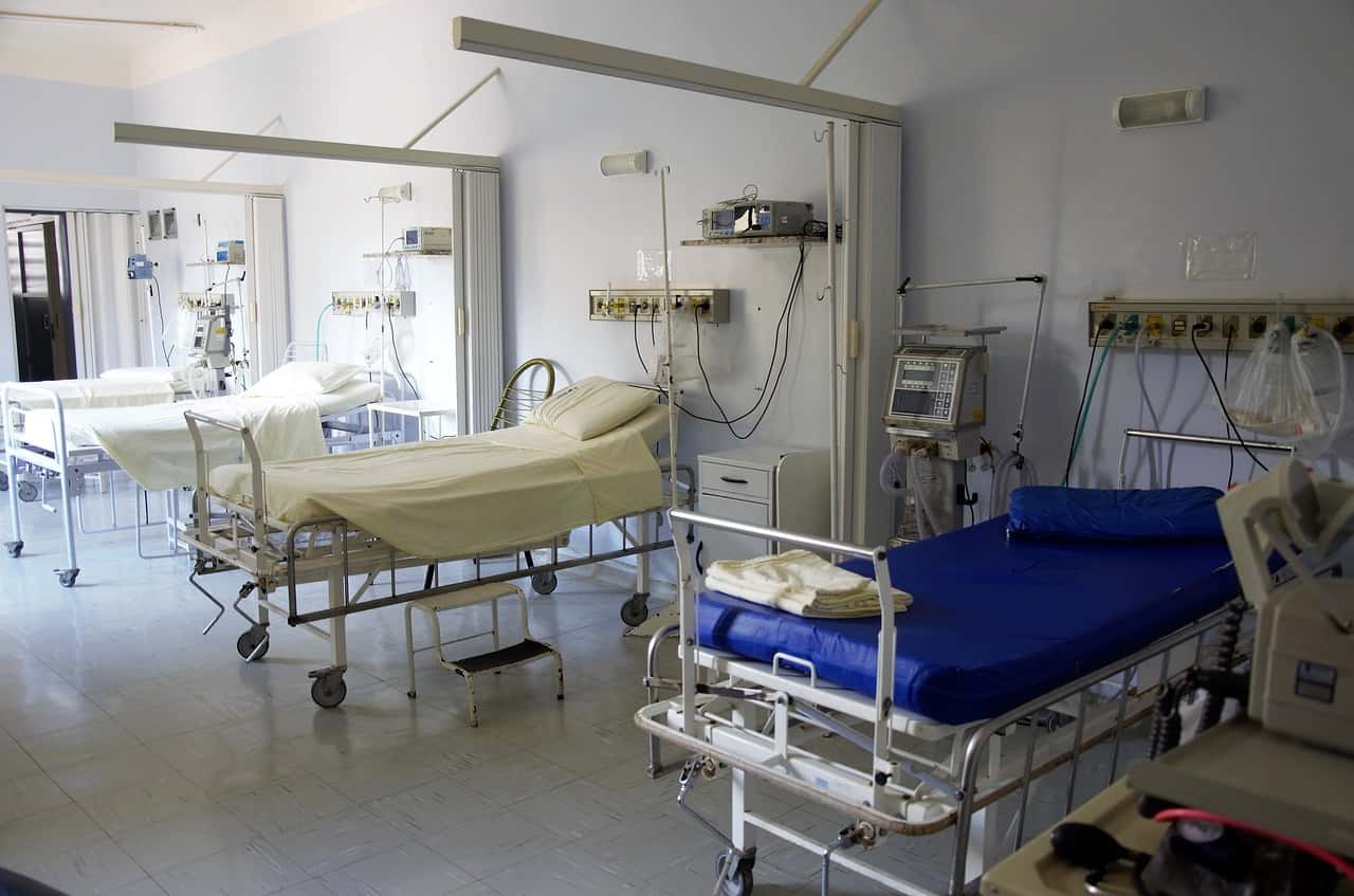 hospital-1802679_1280-1561137688111.jpg