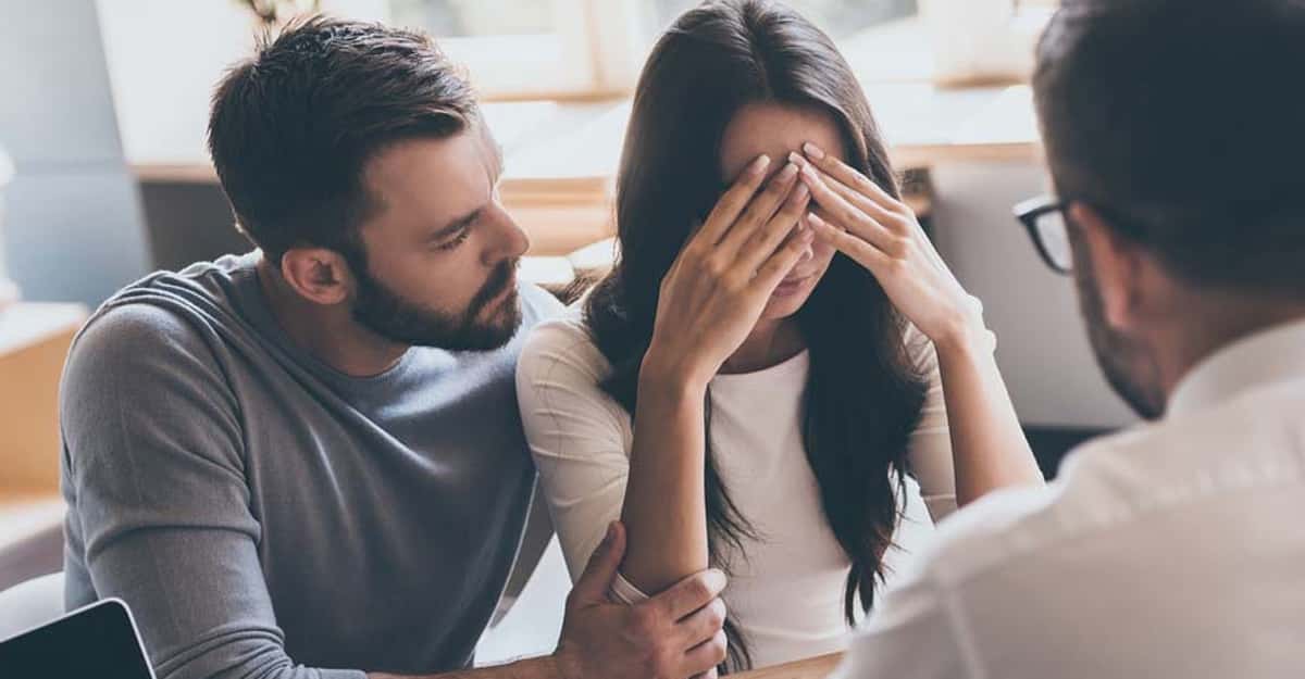 People Share The Hardest Piece Of News They've Had To Tell Someone