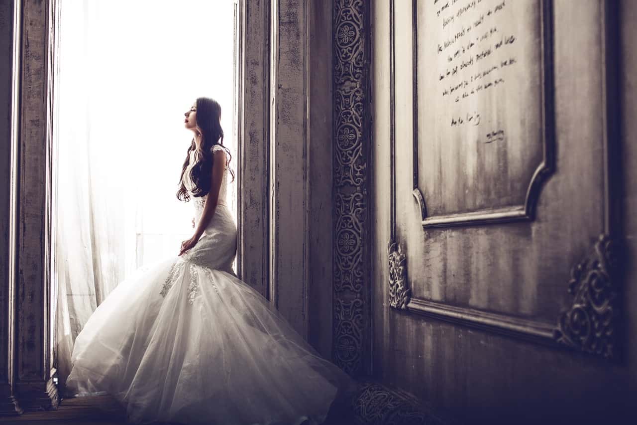 wedding-dresses-1486005_1280-1--1561137427938.jpg