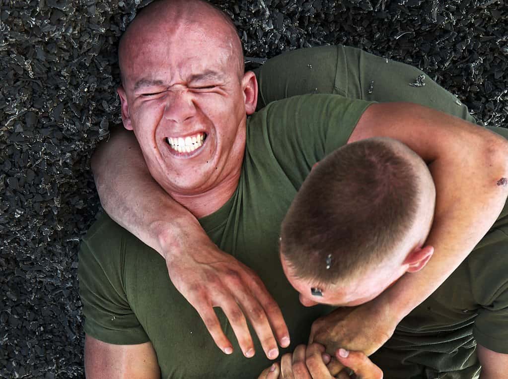 1024px-advanced_headlock_-8758346632--1556767761255.jpg