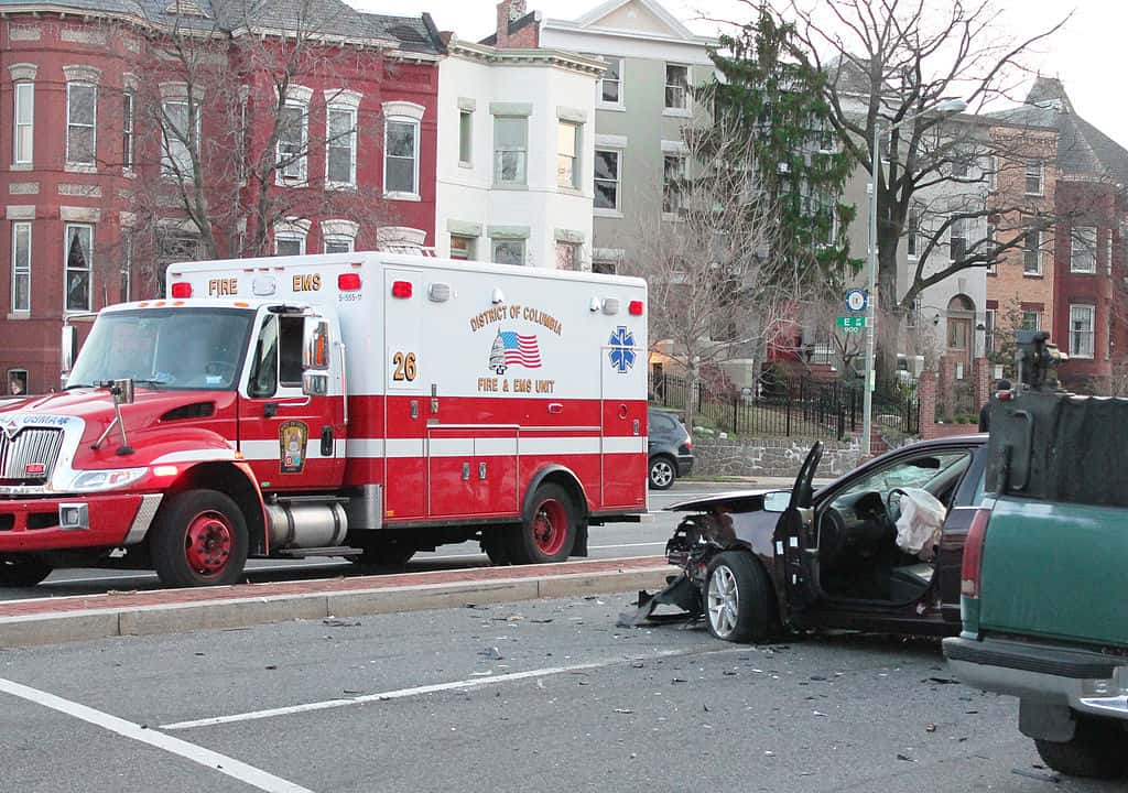 1024px-dcfems_ambulance_at_vehicular_accident_-_2013-03-15-1541483318011.jpg