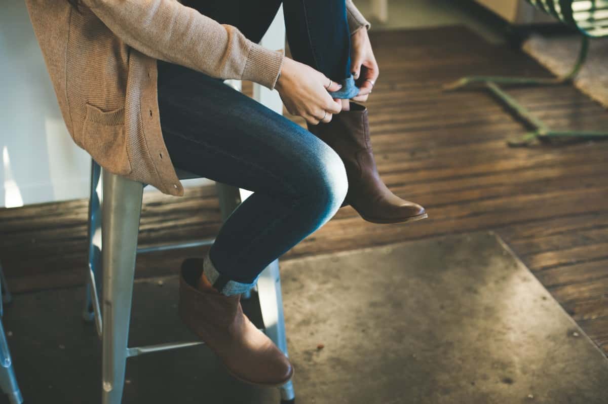 boot_jeans_stool_woman_sitting-173156-1556878997605.jpg