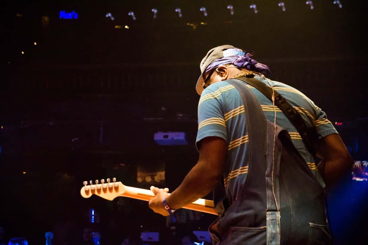 guitar_player_live_music_rock_guitar_music_player_play_musician-1055773-1556767577855.jpg