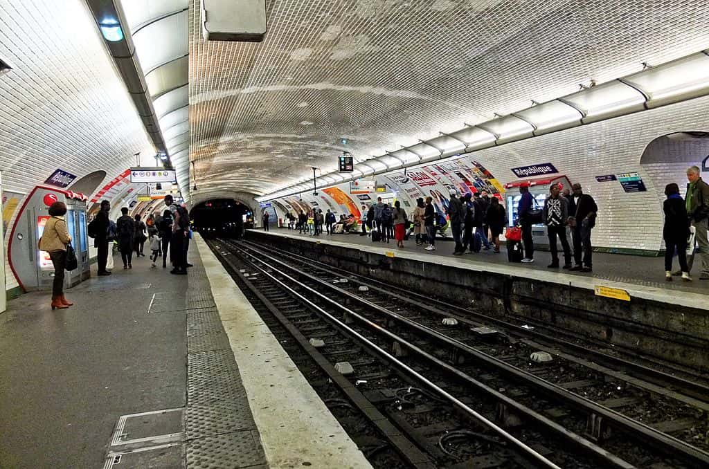 me-tro_re-publique_underground-_paris_2015-1564635344443.jpg