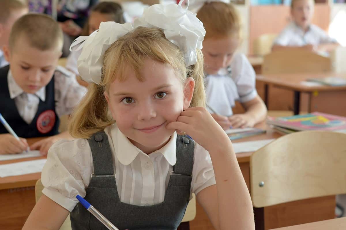 schoolboy_study_girl_schoolgirl_parta-696422-1556775511509.jpg