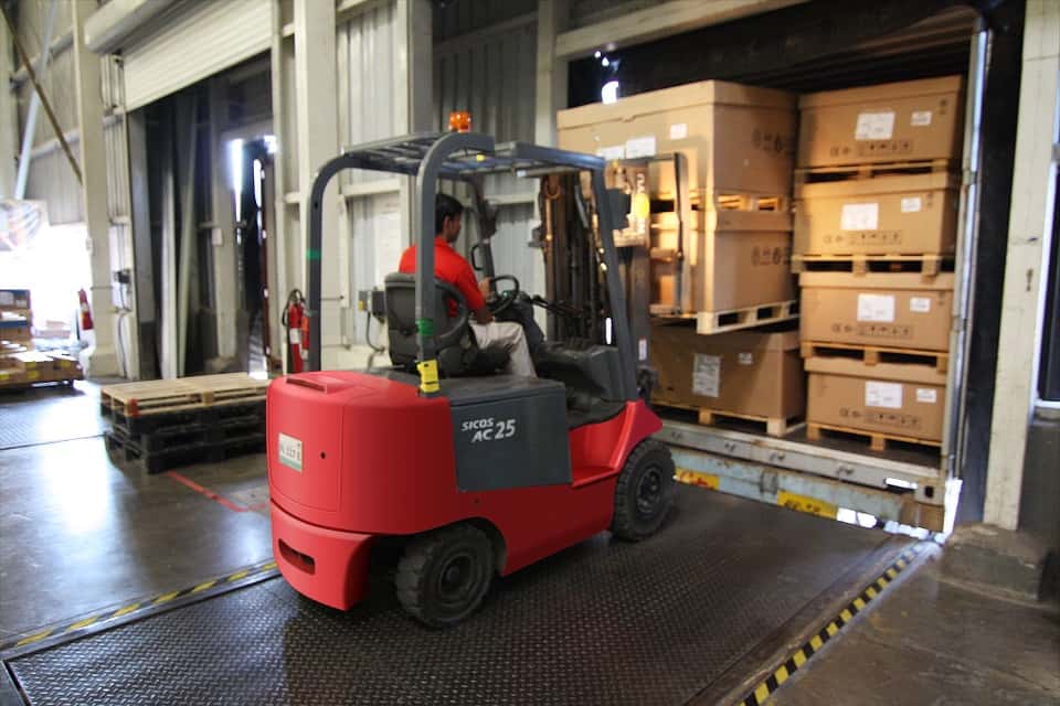warehouse-forklift-machine-industry-pallet-worker-835342-1563870002621.jpg