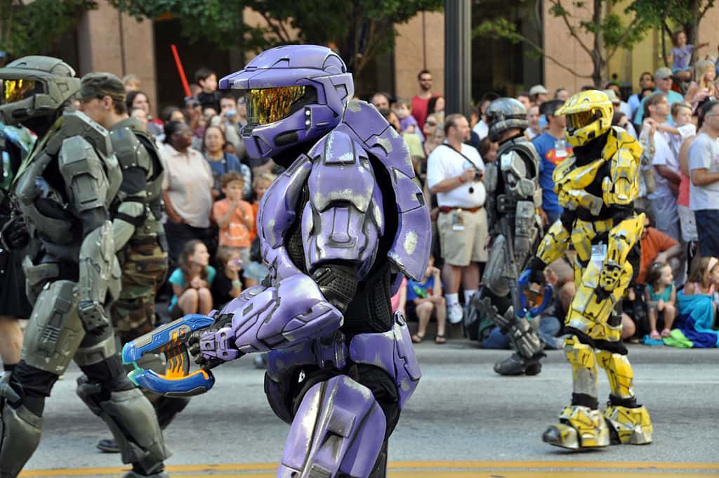 1024px-halo_cosplay_2_at_atlanta_dragon_con_parade_2010-1557993164349.jpg
