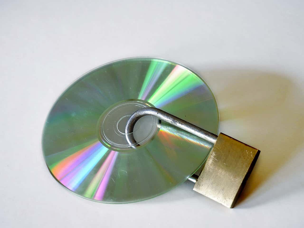 CD with padlock 20180822
