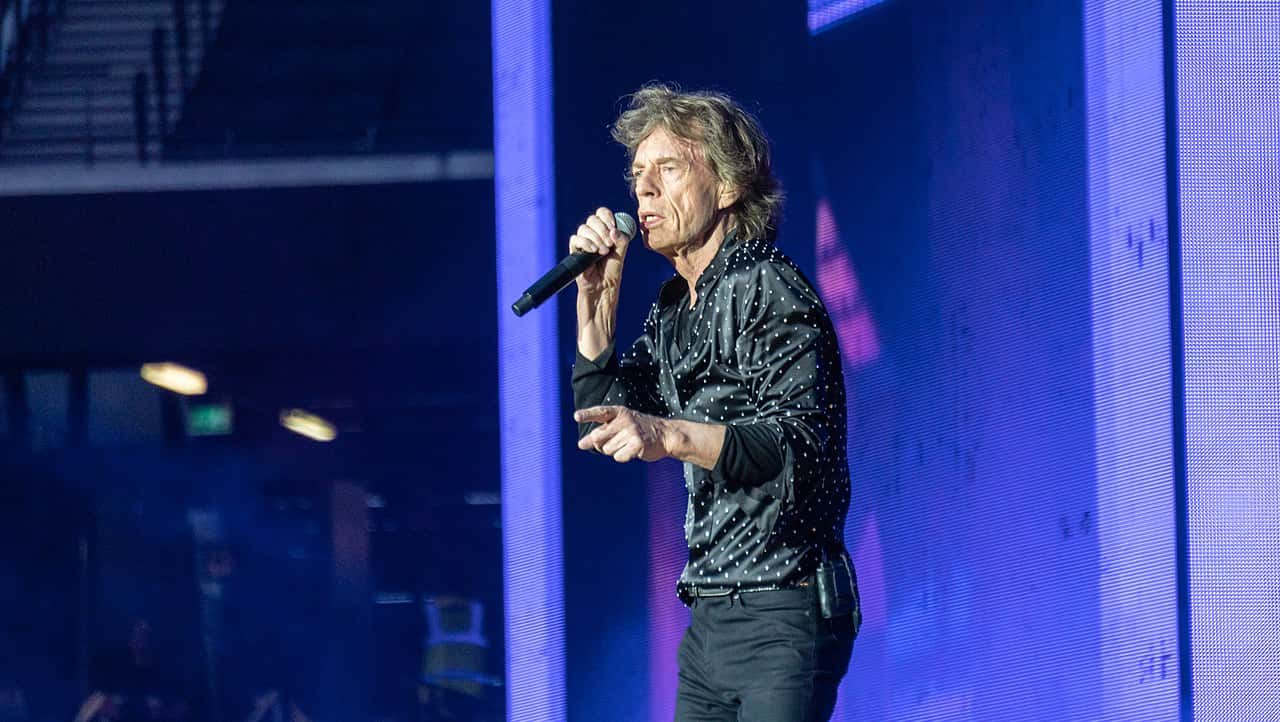1280px-Mick_Jagger_sings_during_London_Rolling_Stones_concert_-_22_May_2018_(42291976032)