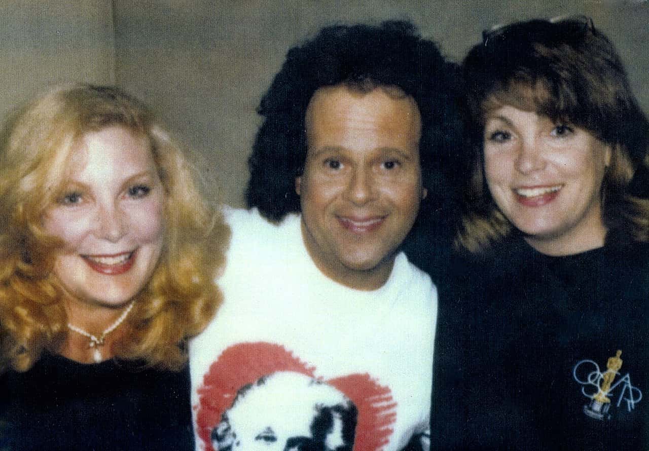 1280px-Richard_Simmons_with_Jennie_Frankel_and_Terrie_Frankel_NYC_1995