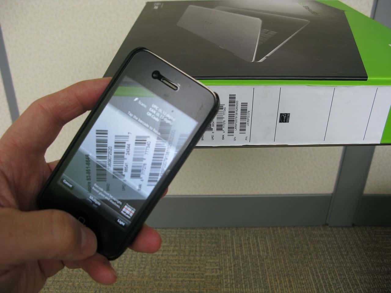 1280px-Smartphone_Bar_Code_Scanner