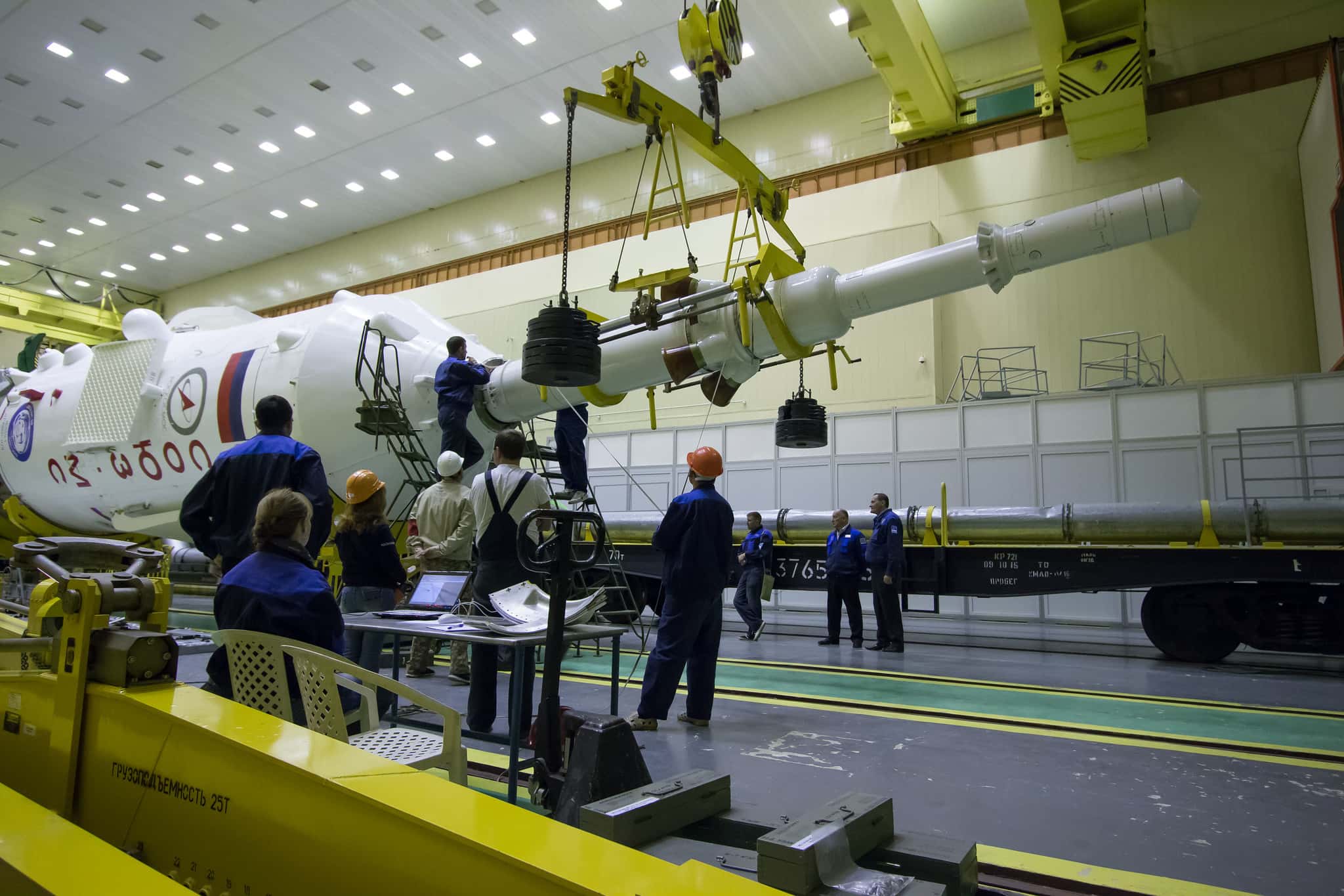 Expedition 49 Soyuz Assembly