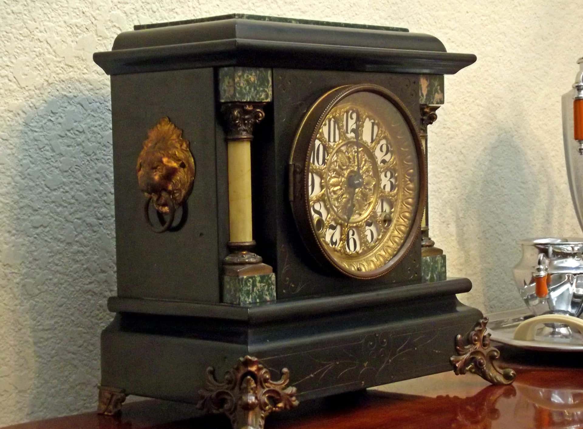 Seth_Thomas_Clock_Company_mantle_clock_1880