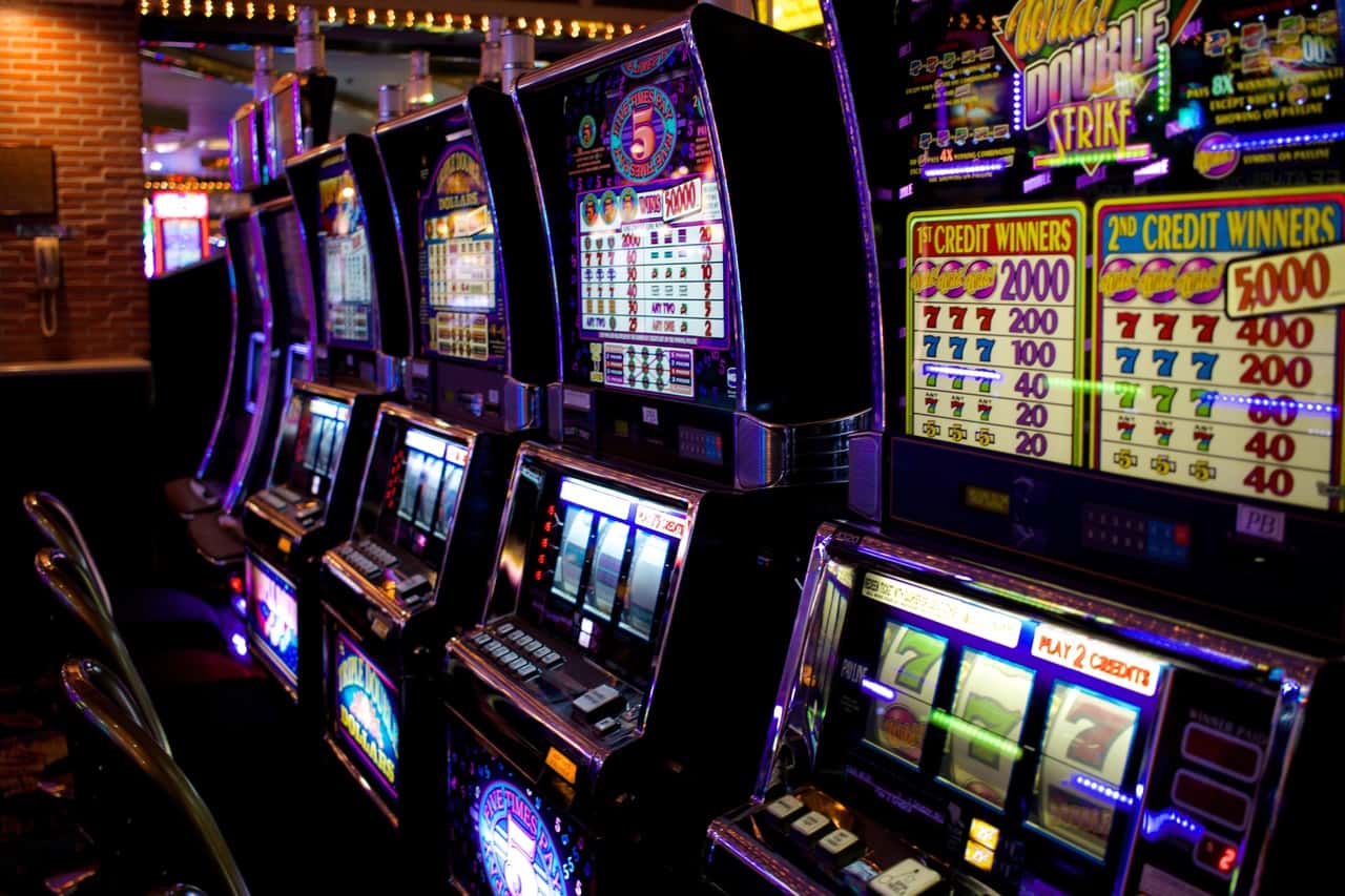 building-machine-slot-machine-casino-125752-pxhere.com