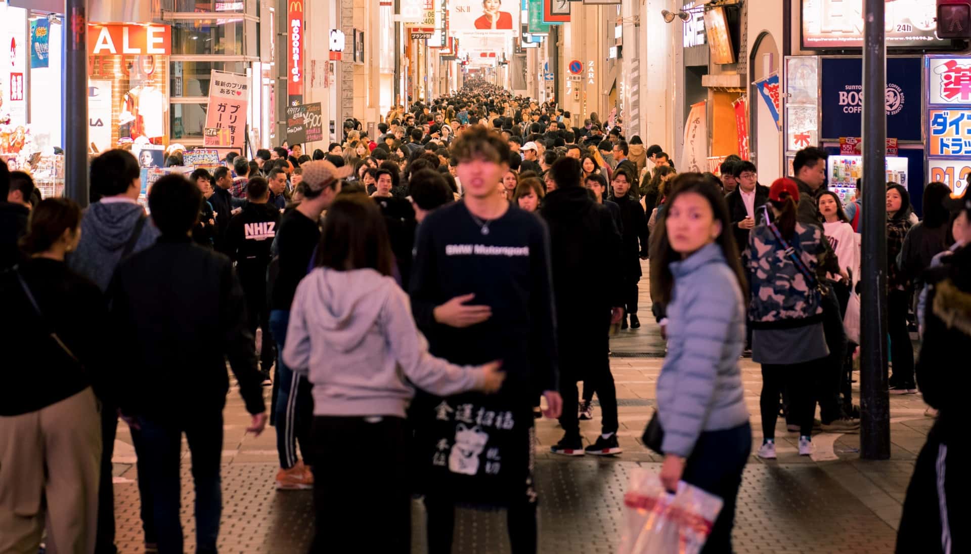 city-commerce-crowd-2070026
